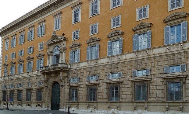 Teologo benedettino: l’ex Sant’Uffizio diventi casa per poveri. Tanto non serve